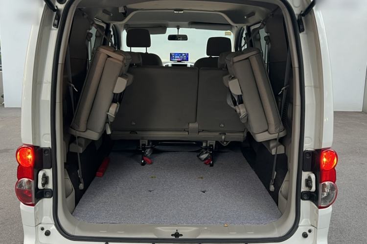 Used Nissan NV200 2014 1.6L CVT Luxury Model China IV Standard Interior 6