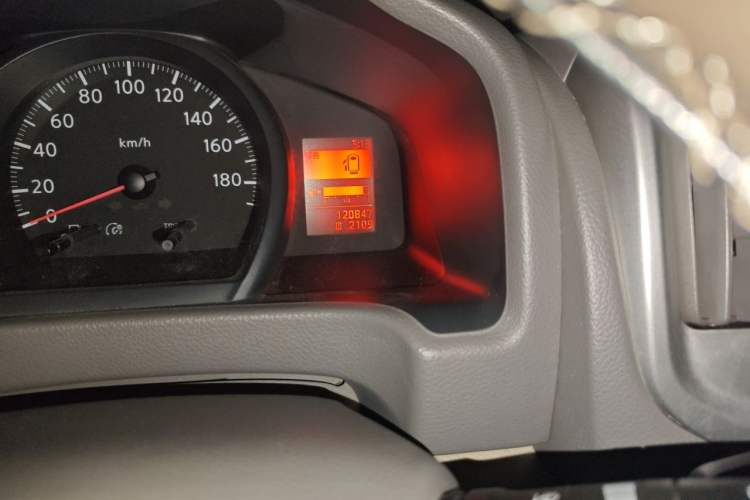 Used Nissan NV200 2014 1.6L Manual Luxury Model China IV Standard Odometer Close Up