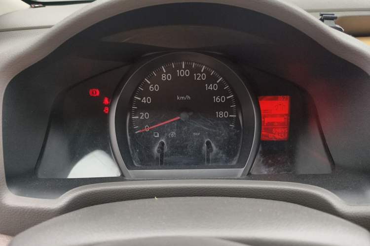 Used Nissan NV200 2014 1.6L Manual Luxury Model China IV Standard Odometer Close Up