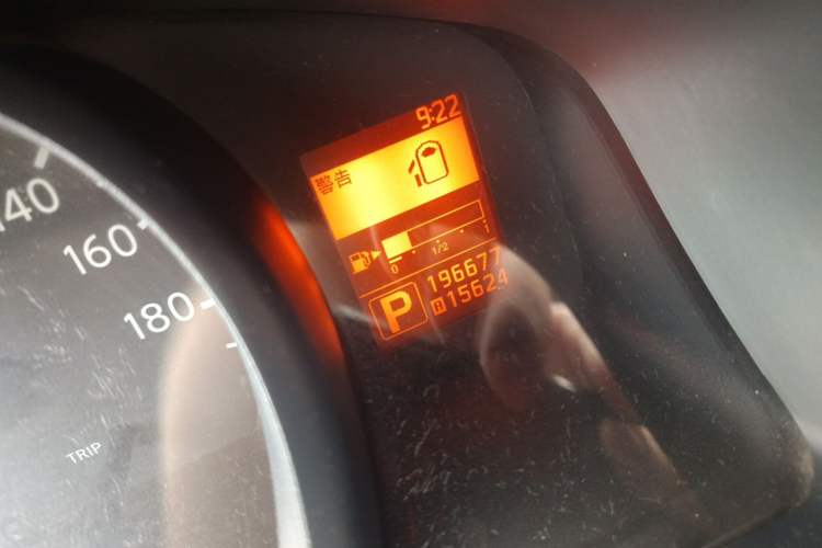 Used Nissan NV200 2014 1.6L CVT Luxury Model China IV Standard Odometer Close Up