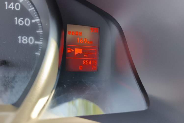 Used Nissan NV200 2014 1.6L Manual Luxury Model China IV Standard Odometer Close Up