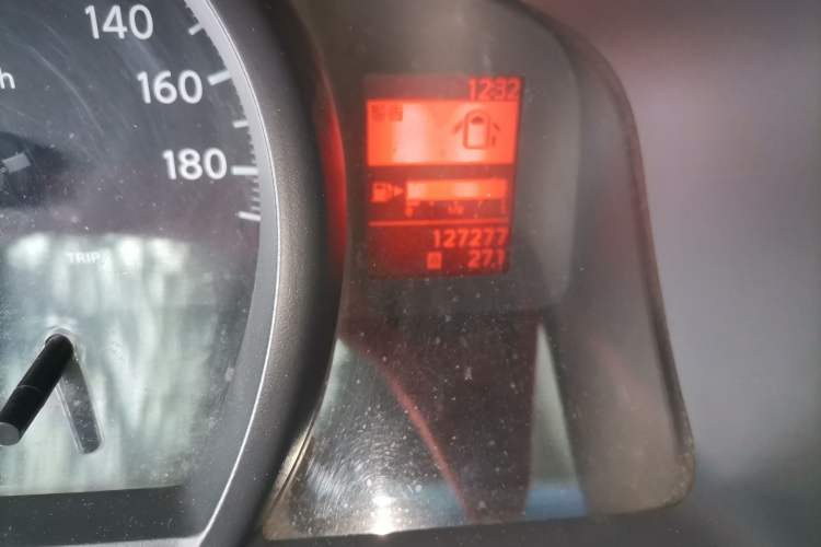 Used Nissan NV200 2014 1.6L Manual Luxury Model China V Standard Odometer Close Up