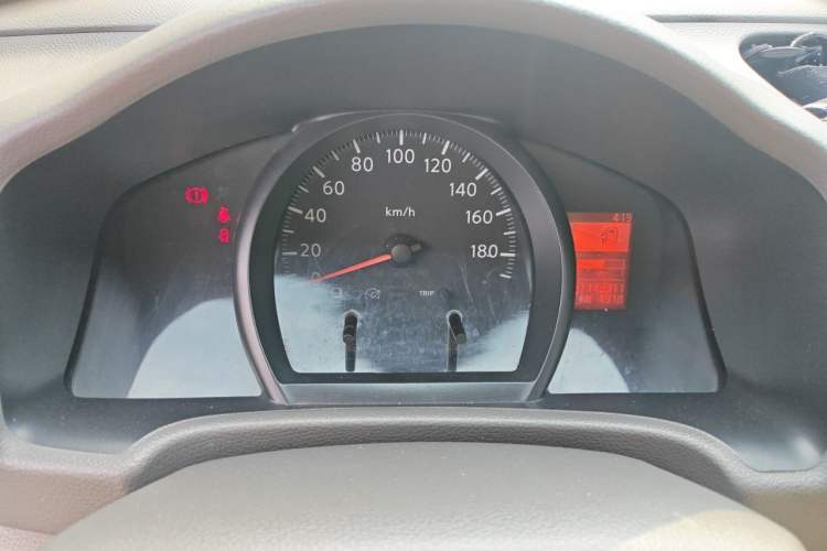 Used Nissan NV200 2014 1.6L CVT Luxury Model China IV Standard Odometer Close Up