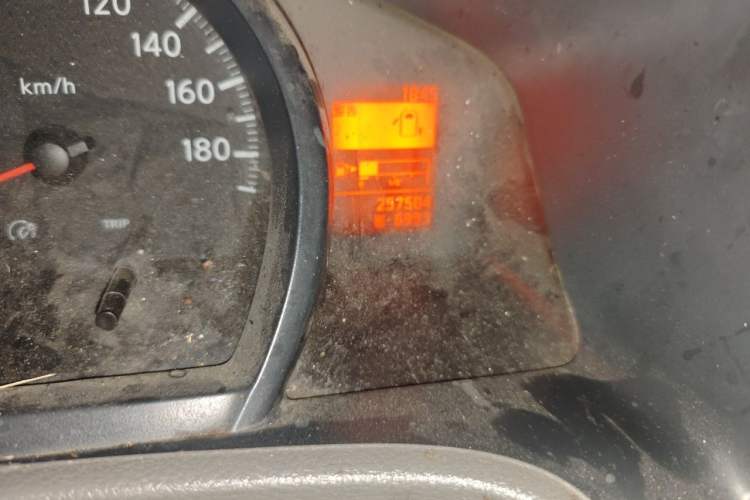 Used Nissan NV200 2014 1.6L Manual Luxury Model China IV Standard Odometer Close Up