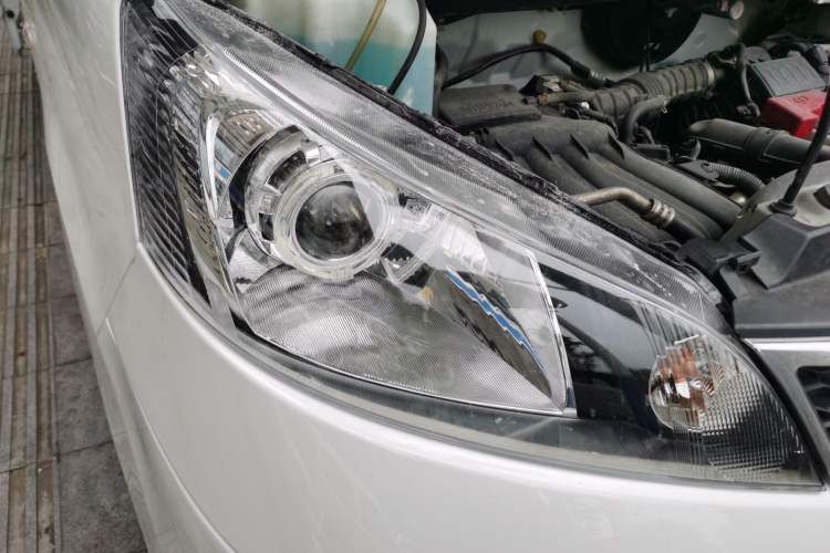 Used Nissan NV200 2014 1.6L CVT Luxury Model China IV Standard Right Front Headlight