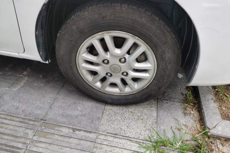 Used Nissan NV200 2014 1.6L CVT Luxury Model China IV Standard Right Front Wheel Hub