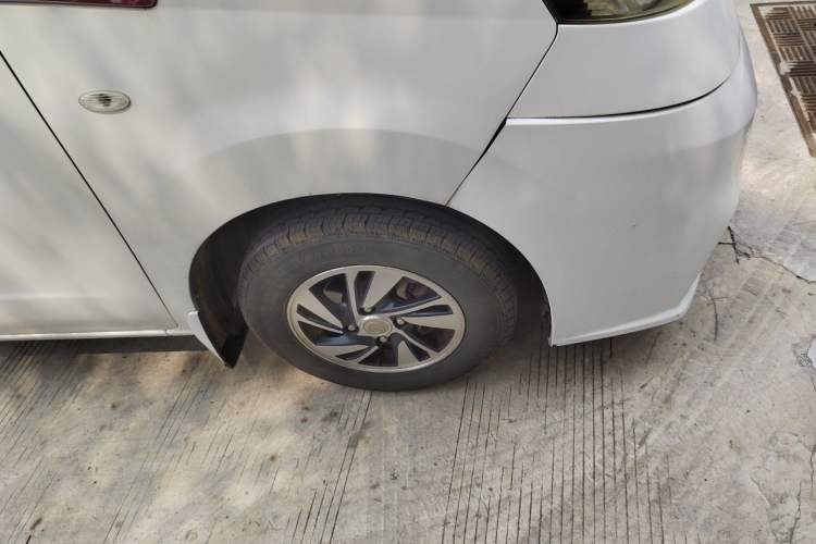 Used Nissan NV200 2014 1.6L CVT Luxury Model China IV Standard Right Front Wheel Hub