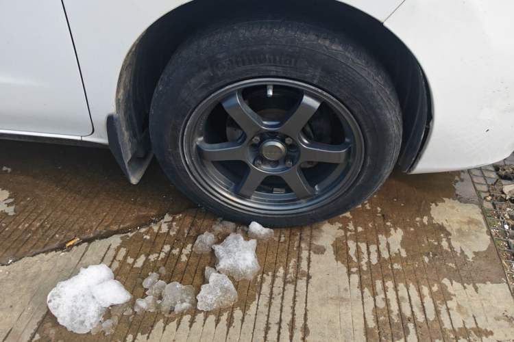 Used Nissan NV200 2014 1.6L CVT Luxury Model China IV Standard Right Front Wheel Hub