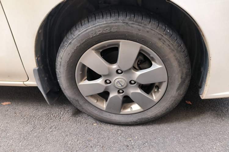 Used Nissan NV200 2014 1.6L CVT Luxury Model China IV Standard Right Front Wheel Hub