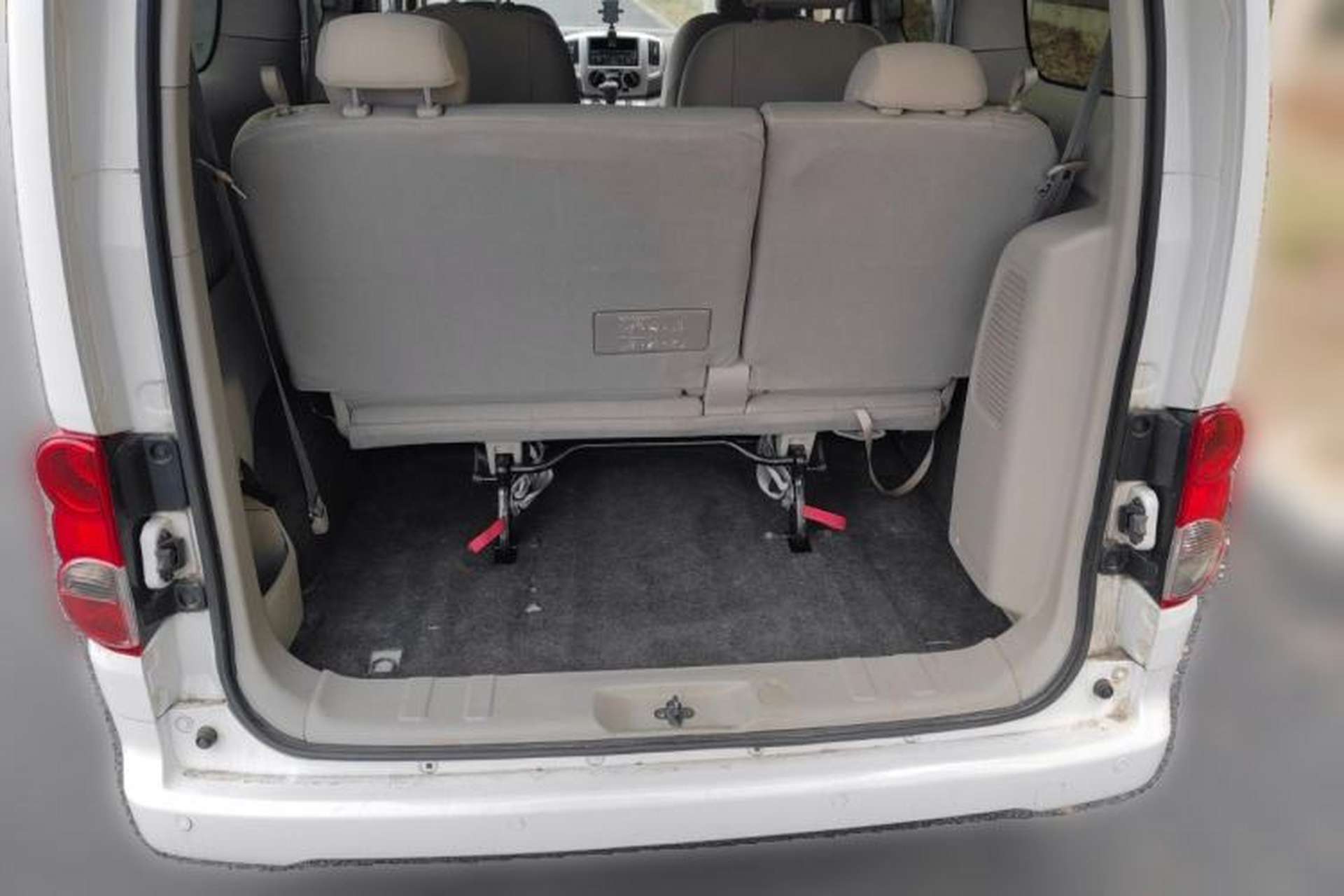 Used Nissan NV200 2014 1.6L CVT Luxury Model China IV Standard Trunk