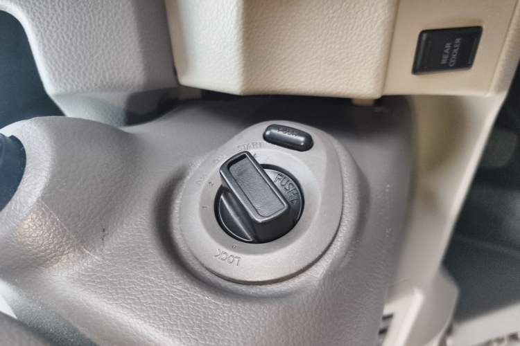 Used Nissan NV200 2014 1.6L Manual Luxury Model China IV Standard Vehicle Key