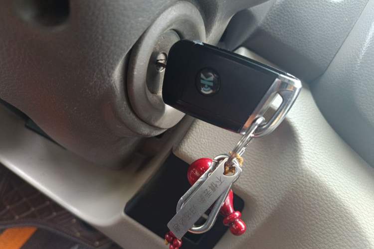 Used Nissan NV200 2014 1.6L CVT Luxury Model China IV Standard Vehicle Key