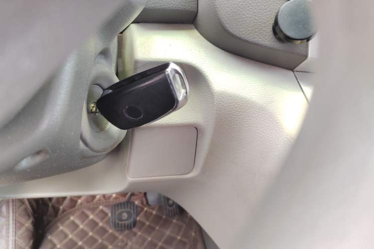 Used Nissan NV200 2014 1.6L CVT Luxury Model China IV Standard Vehicle Key