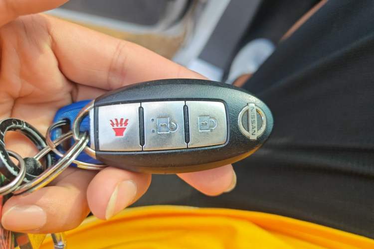 Used Nissan NV200 2014 1.6L CVT Luxury Model China IV Standard Vehicle Key