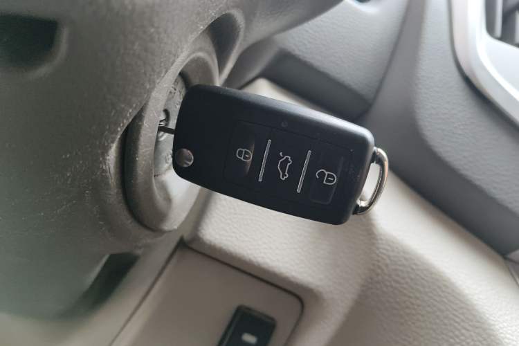 Used Nissan NV200 2014 1.6L Manual Luxury Model China IV Standard Vehicle Key