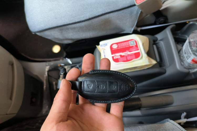 Used Nissan NV200 2014 1.6L CVT Luxury Model China IV Standard Vehicle Key