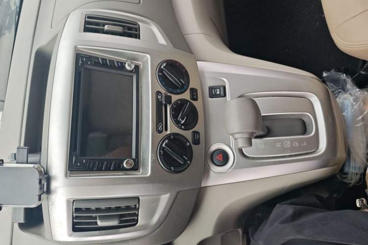 Used Nissan NV200 2016 Revised Version 1.6L CVT Deluxe Edition Audio And AC Panel