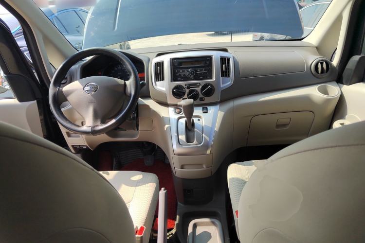 Used Nissan NV200 2016 Revised Version 1.6L CVT Luxury Edition Center Console