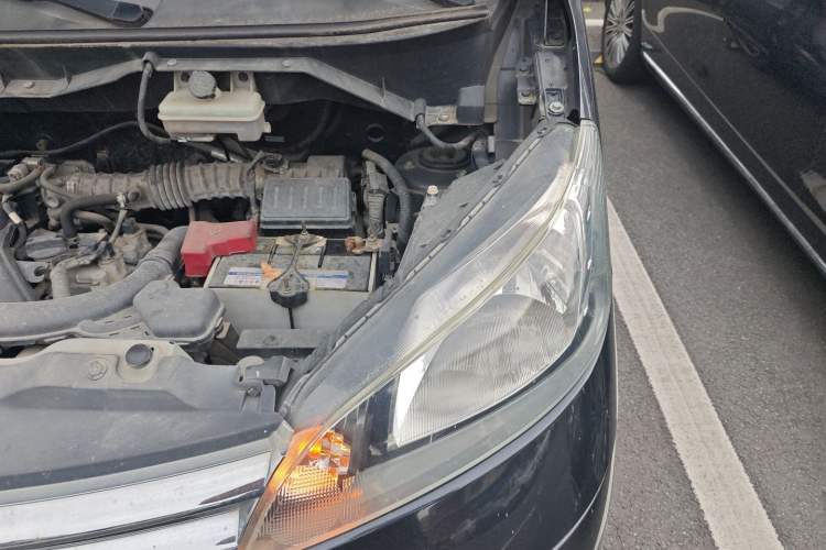 Used Nissan NV200 2016 Revised Version 1.6L CVT Deluxe Edition Engine Bay Left