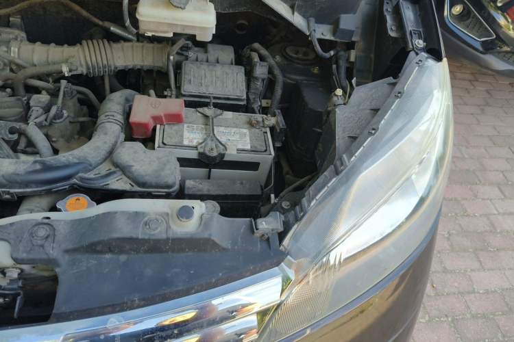 Used Nissan NV200 2016 Revised Version 1.6L CVT Deluxe Edition Engine Bay Left