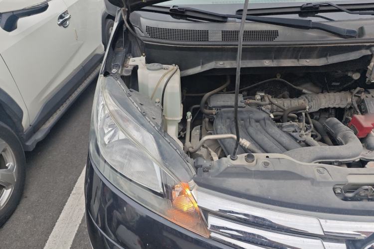 Used Nissan NV200 2016 Revised Version 1.6L CVT Deluxe Edition Engine Bay Right