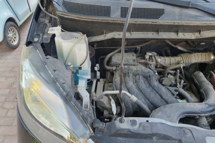 Used Nissan NV200 2016 Revised Version 1.6L CVT Deluxe Edition Engine Bay Right