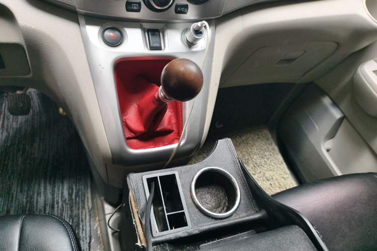 Used Nissan NV200 2016 1.6L Manual Zunya Model Gear Lever