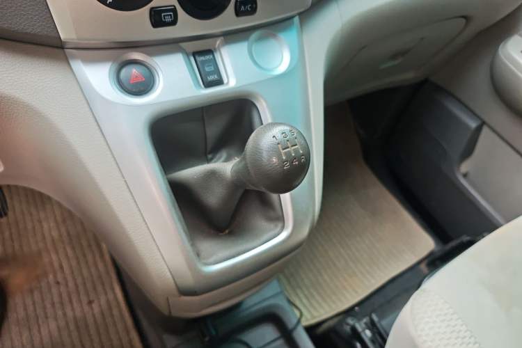 Used Nissan NV200 2016 Revised Version 1.6L Manual Luxury Edition Gear Lever