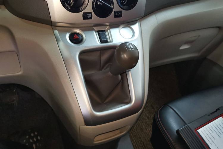Used Nissan NV200 2016 Revised Version 1.6L Manual Luxury Edition Gear Lever