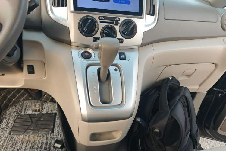 Used Nissan NV200 2016 Revised Version 1.6L CVT Deluxe Edition Gear Lever
