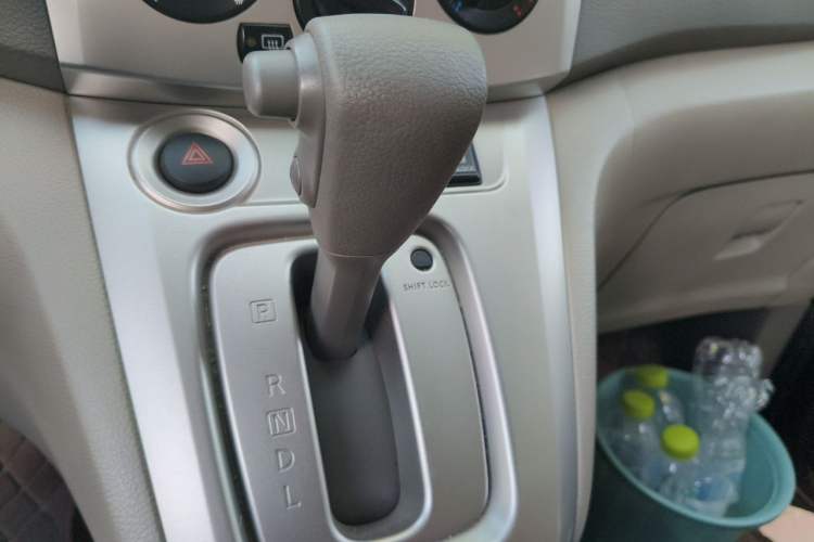 Used Nissan NV200 2016 Revised Version 1.6L CVT Deluxe Edition Gear Lever