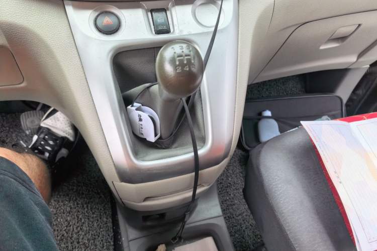 Used Nissan NV200 2016 Revised Version 1.6L Manual Luxury Edition Gear Lever