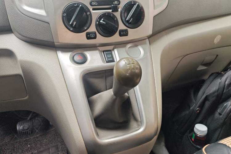 Used Nissan NV200 2016 Revised Version 1.6L Manual Luxury Edition Gear Lever
