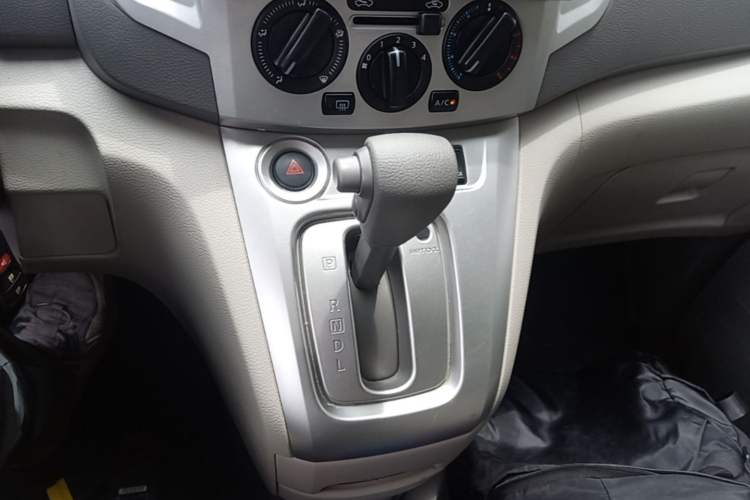Used Nissan NV200 2016 1.6L CVT Luxury Model Gear Lever