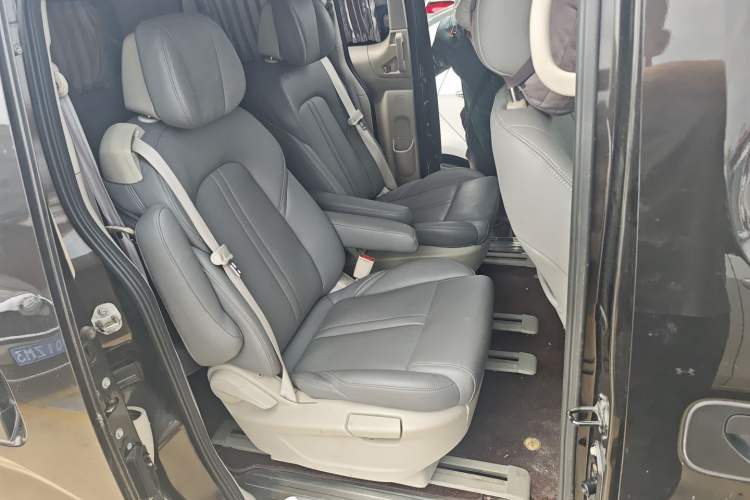 Used Nissan NV200 2016 1.6L CVT Deluxe Model Interior 1