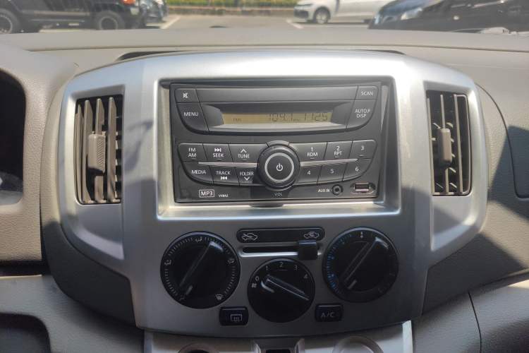 Used Nissan NV200 2016 Revised Version 1.6L Manual Luxury Edition Interior 2