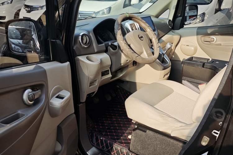 Used Nissan NV200 2016 Revised Version 1.6L Manual Luxury Edition Interior 3