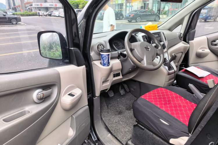 Used Nissan NV200 2016 Revised Version 1.6L Manual Luxury Edition Interior 3