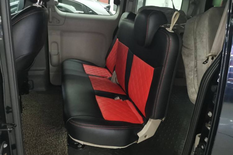 Used Nissan NV200 2016 Revised Version 1.6L Manual Luxury Edition Interior 4