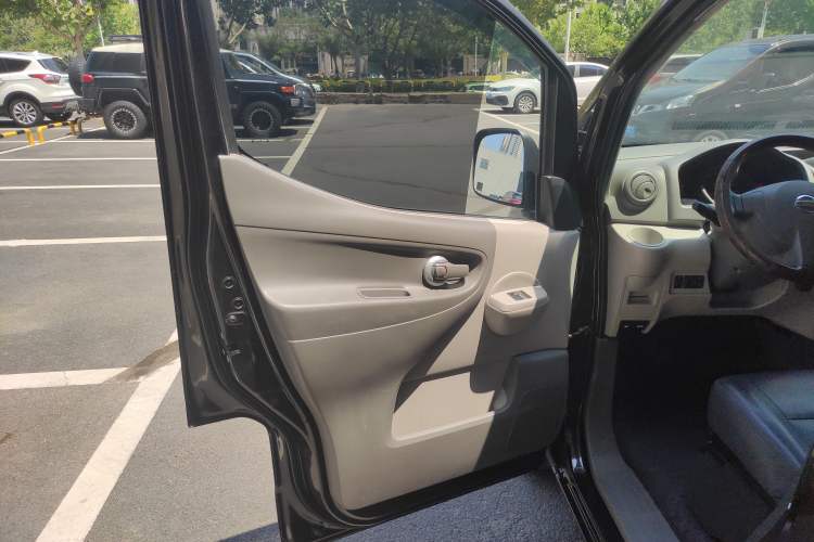Used Nissan NV200 2016 Revised Version 1.6L Manual Luxury Edition Interior 8