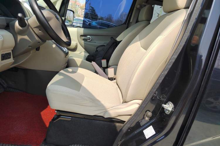 Used Nissan NV200 2016 Revised Version 1.6L CVT Luxury Edition Left Front Seat