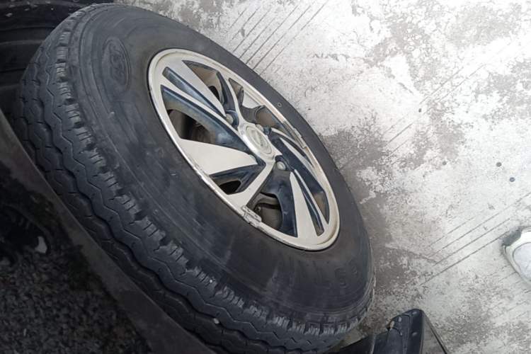 Used Nissan NV200 2016 1.6L CVT Luxury Model Left Front Wheel Hub