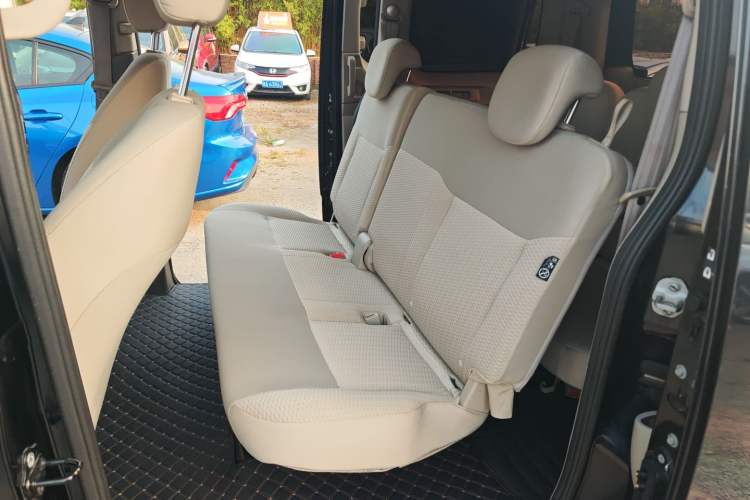 Used Nissan NV200 2016 Revised Version 1.6L CVT Deluxe Edition Left Rear Seat
