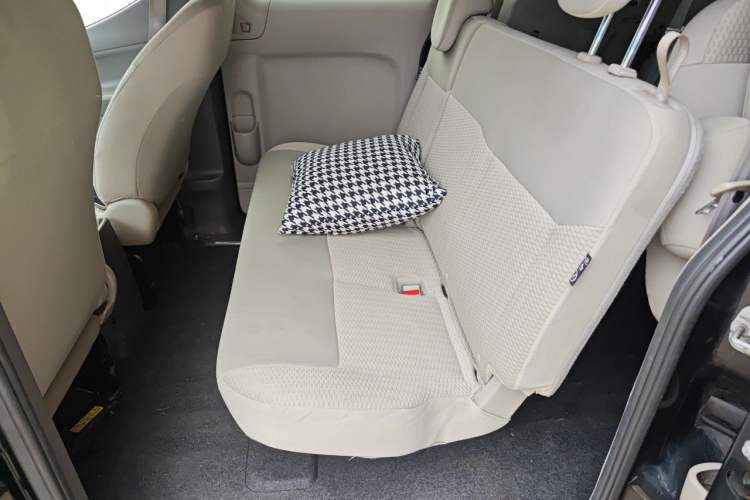 Used Nissan NV200 2016 Revised Version 1.6L CVT Deluxe Edition Left Rear Seat