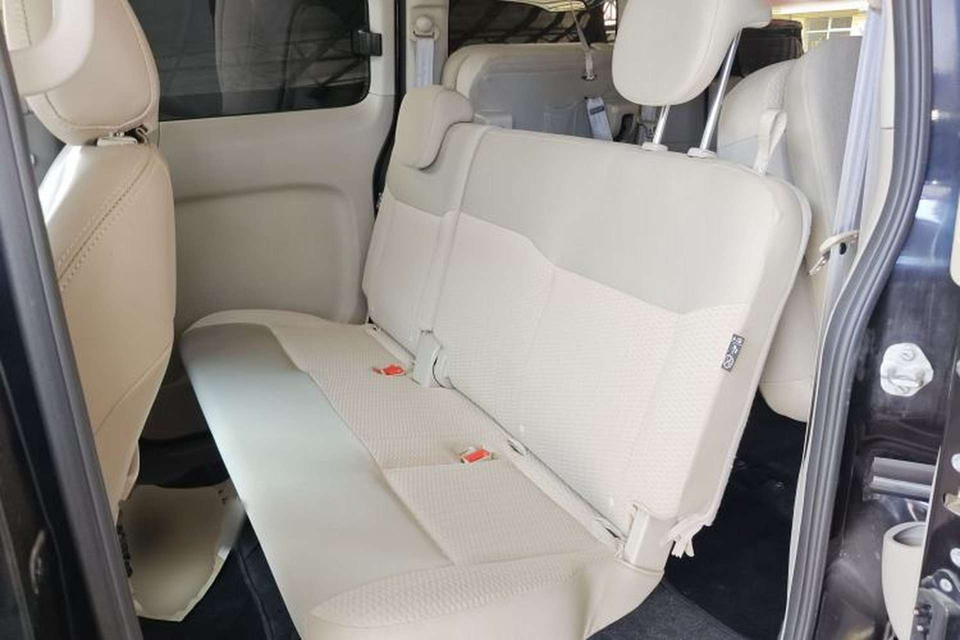Used Nissan NV200 2016 Revised Version 1.6L CVT Luxury Edition Left Rear Seat