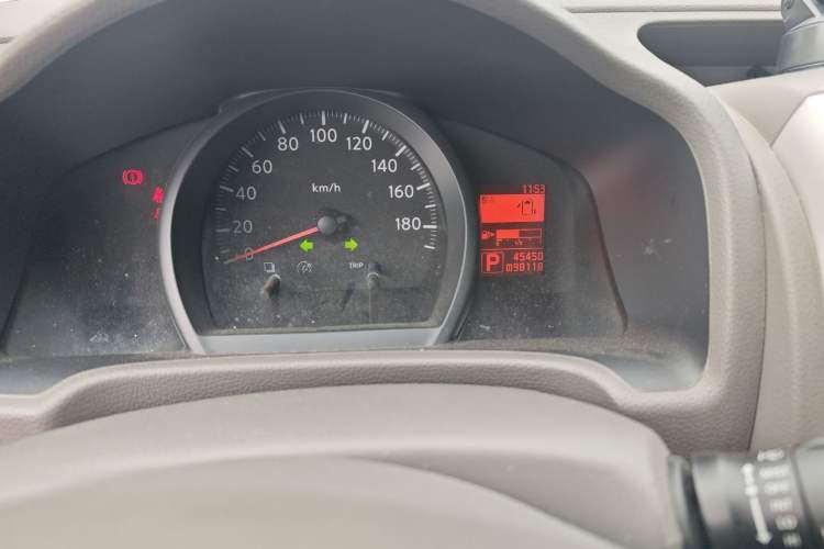 Used Nissan NV200 2016 Revised Version 1.6L CVT Deluxe Edition Odometer Close Up