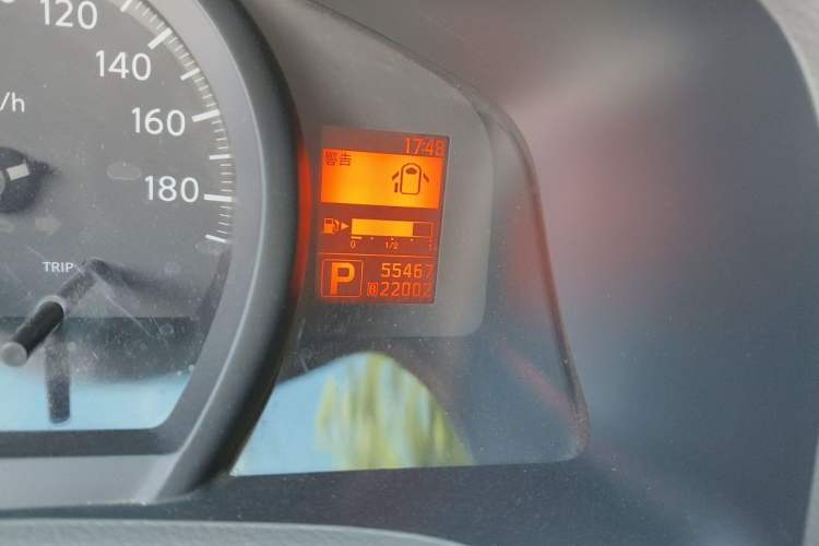 Used Nissan NV200 2016 Revised Version 1.6L CVT Deluxe Edition Odometer Close Up
