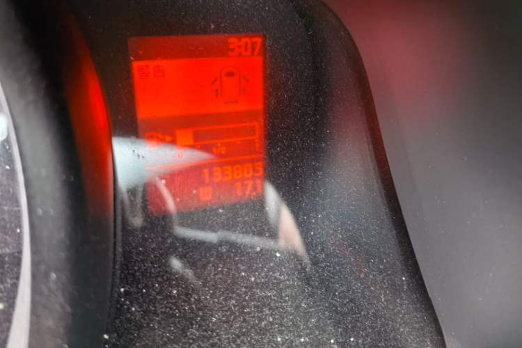 Used Nissan NV200 2016 Revised Version 1.6L Manual Luxury Edition Odometer Close Up