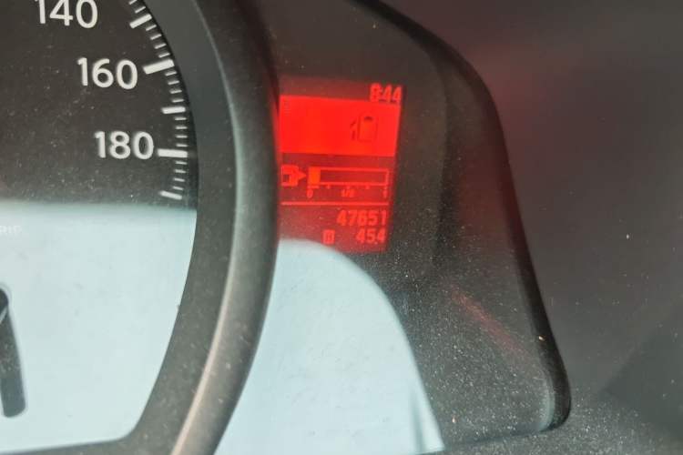 Used Nissan NV200 2016 Revised Version 1.6L Manual Luxury Edition Odometer Close Up