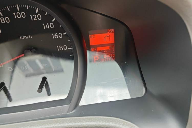 Used Nissan NV200 2016 Revised Version 1.6L CVT Deluxe Edition Odometer Close Up